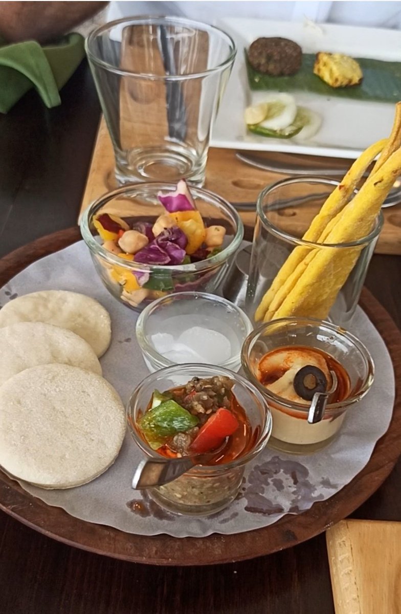 _Silencepedia_'s tweet image. Just had the most adorable dining experience yesterday! 😍 At Sattvam Whitefield, they served #satvik food delicious meal in the tiniest pressure cooker ever! It was too cute to handle! 🥘💕 #Foodie #RestaurantDelights #CutestPressureCooker #SattvamWhitefield