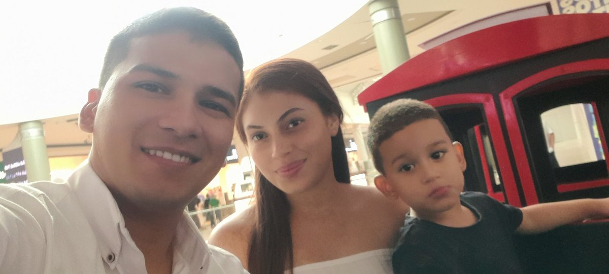 James_Villamar's tweet photo. Feliz Cumpleaños Para mi Esposa La Quiero mucho 🎉 🎂 🎂🎉 https://t.co/Om6SmQDpZw