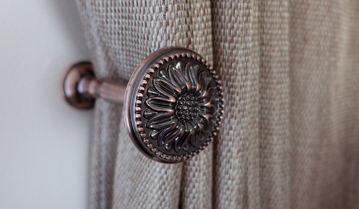 Excited to share the latest addition to my #etsy shop: Camomile Curtain Holdbacks Tie backs Traditional Minimalist Decor Antique Dark Academia Wall Decor Boho Decor Housewarming Gift Copper 120mm etsy.me/3K1K6lI #copper #bedroom #countryfarmhouse #curtainaccess