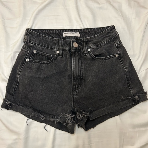 So good I had to share! Check out all the items I'm loving on <a href="/Poshmarkapp/">Poshmark</a> #poshmark #fashion #style #shopmycloset #gucci #sondraboutique #garagedenim: posh.mk/RFyeFvcNtBb