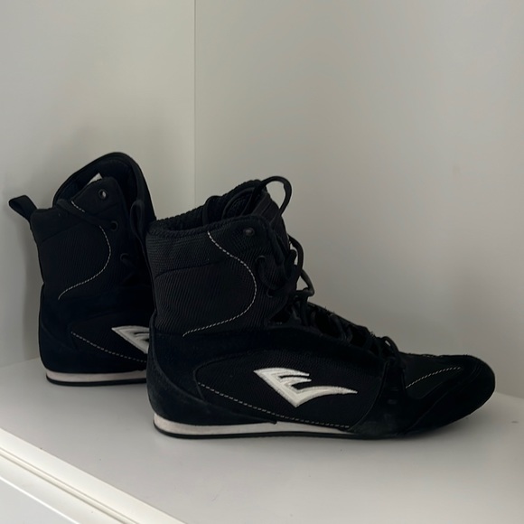 So good I had to share! Check out all the items I'm loving on <a href="/Poshmarkapp/">Poshmark</a> #poshmark #fashion #style #shopmycloset #raedunn #louisvuitton #everlast: posh.mk/2bYOeueNtBb