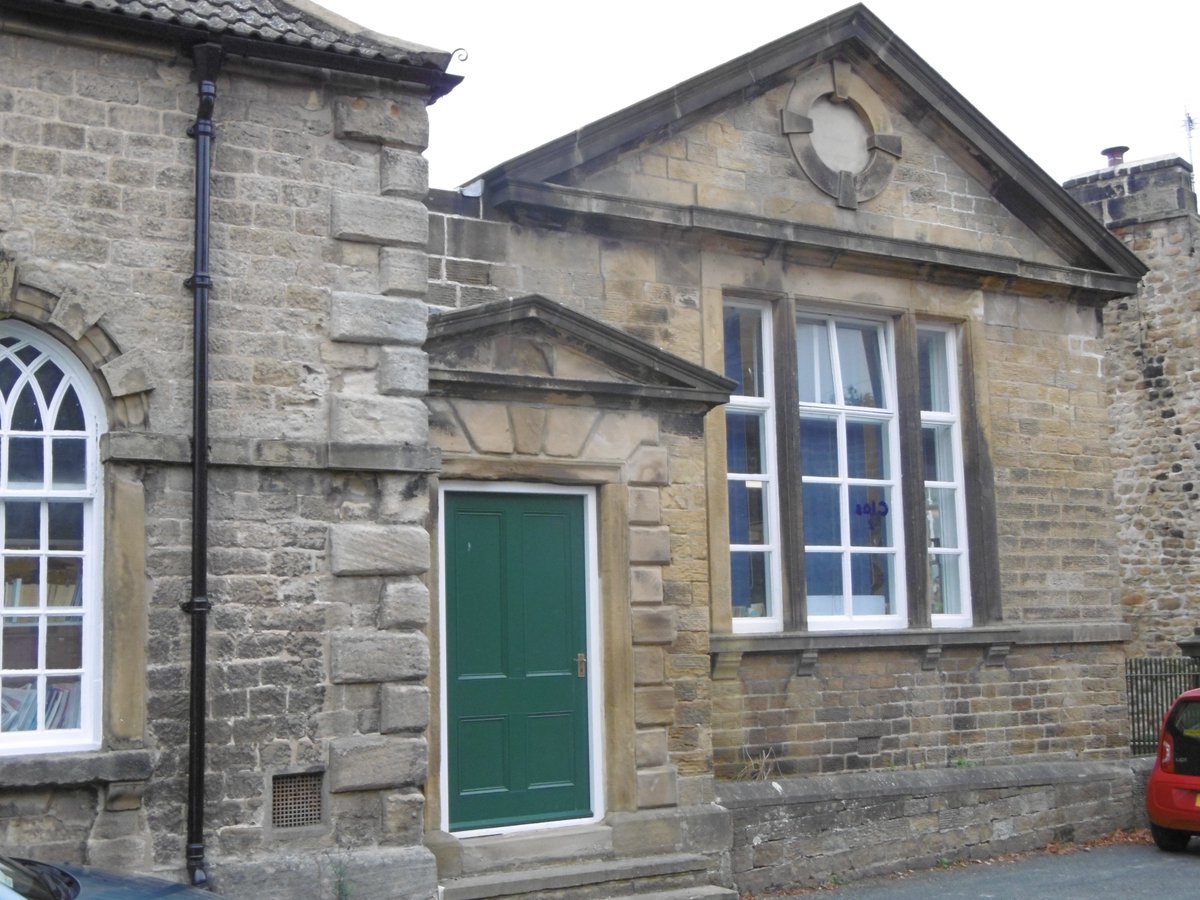 5thLackey's tweet image. Overlapping #pediments #Masham #Yorkshire