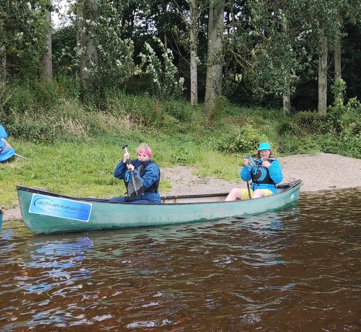 blonde_on_bikes's tweet photo. 10 miles of #canoeing 🛶 in the sun☀️, rain🌧, wind🌬 thunder and lightening ⚡️The incoming tide assisted us up the river for 5 miles, then when the tide turned we went back down with it. #BerwickUponTweed #Estuary #rivertweed #Northumberland #girlsdayout #tidalriver https://t.co/nKiKocvocx
