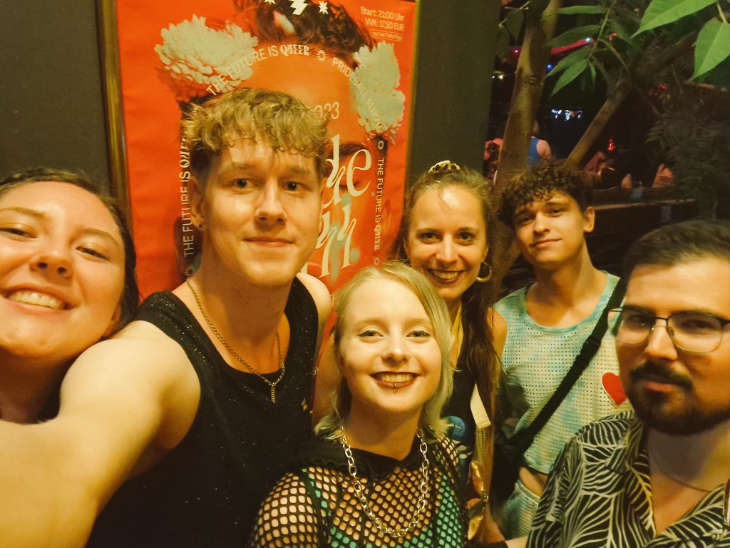 Aftershow gestern war auch echt gut, freue mich schon auf die CSDs Halle und Jena :)