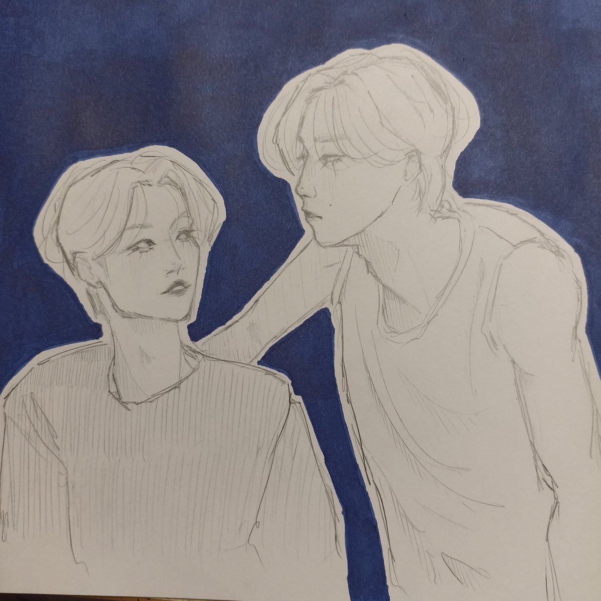 We were too close to the stars
I never knew somebody like you, somebody
Falling just as hard
I'd rather lose somebody than use somebody
Maybe it's a blessing in disguise (I sold my soul for you)
I see my reflection in your eyes

#minsung