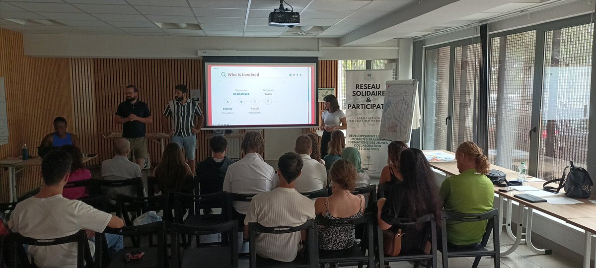 GEYCRomania's tweet photo. #UpRural Civic hackathon on rural development &amp; smart villages is getting started @resopaFR @clermont2028 #ErasmusPlus @kevygilles @gbrezoiu https://t.co/GS0hjcl00Y