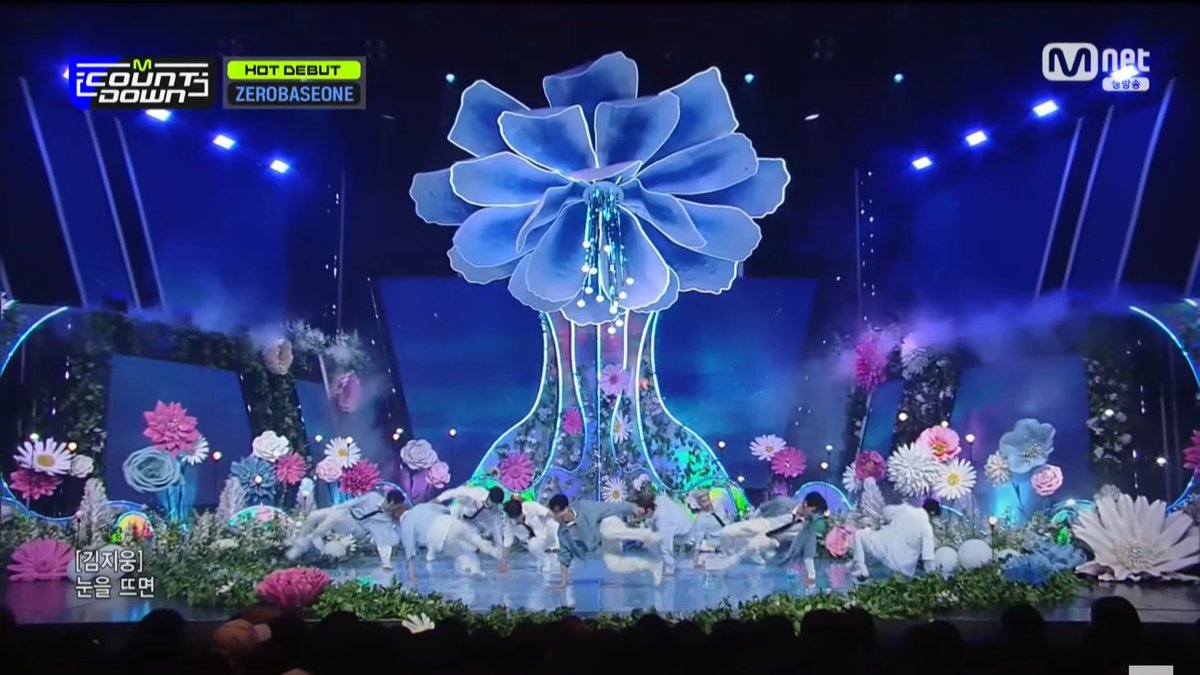 jiwoongfans's tweet photo. ZB1 STAGES ARE SO COOL AND SO NICE TO LOOK AT they did amazing as always https://t.co/NYaAWcaB5N