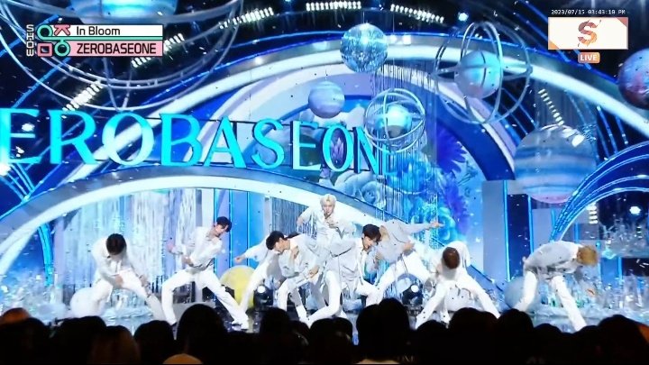jiwoongfans's tweet photo. ZB1 STAGES ARE SO COOL AND SO NICE TO LOOK AT they did amazing as always https://t.co/NYaAWcaB5N