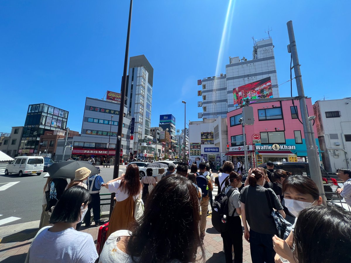 DAIKI_SCOT's tweet photo. マチネ公演が終わり、残すところあと3回❗️

新大久保は大変な賑わいですので、お早めにお越しください🙏💦

それにしても暑すぎる💦
熱中症にもお気をつけてお越しくださいませ〜🥹

#ハムレット
#ネオシェイクスピア https://t.co/ZkNRT9W1MH