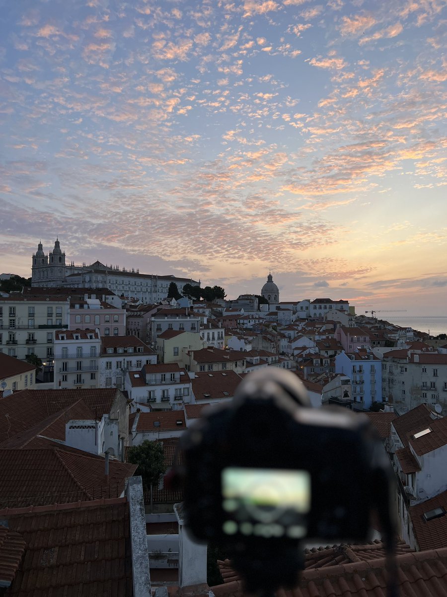 NicoTrinkhaus's tweet photo. Gm ☀️

We’ve had an incredible sunrise in Lisbon today 🥹 https://t.co/Jx9yrCkYZ9