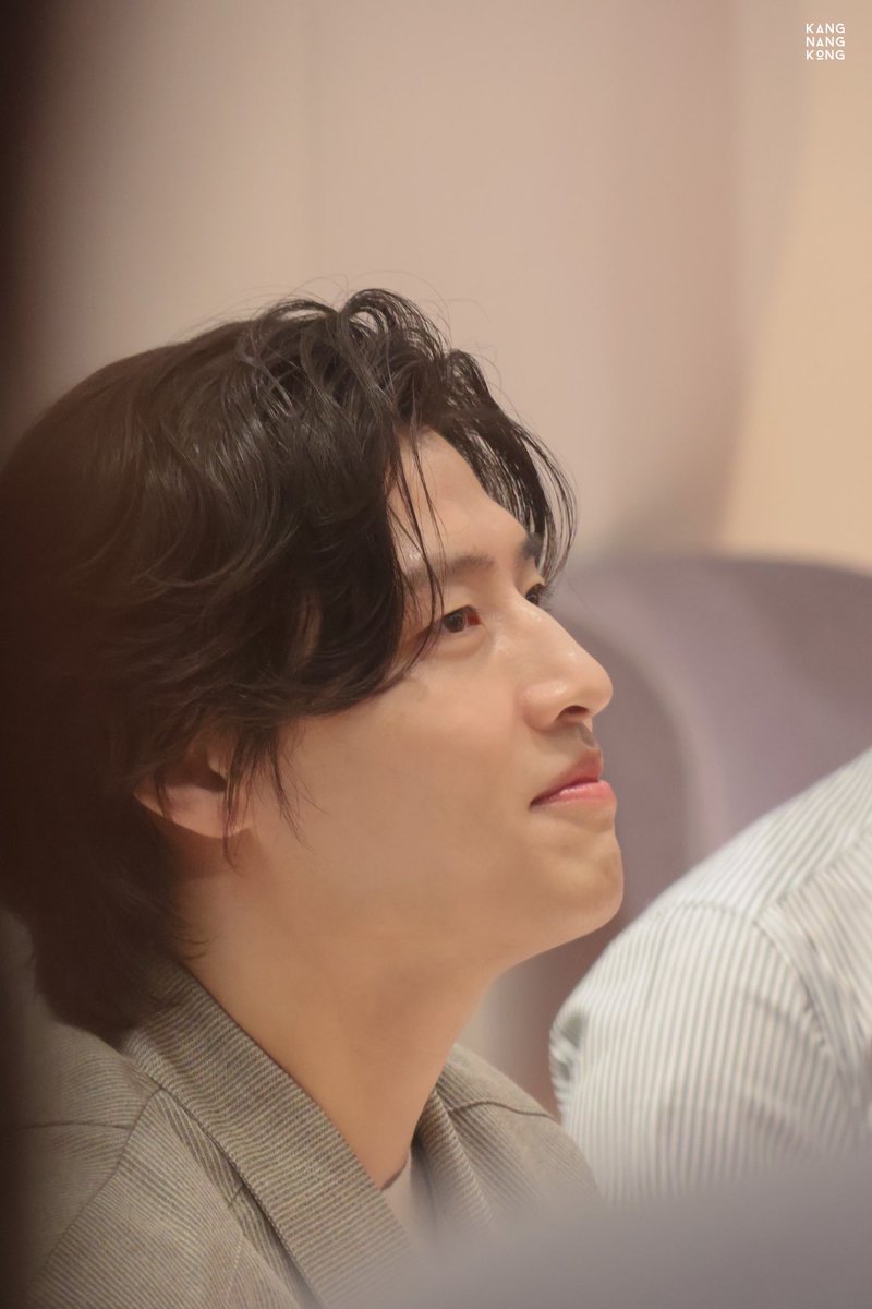 kangnan9kon9's tweet photo. 230715 봄소와 강하늘 팬사인회 (2)

그시절 우리가 좋아한 선배 느낌 낭낭🩵
#강하늘 https://t.co/72bKd5R0ZS