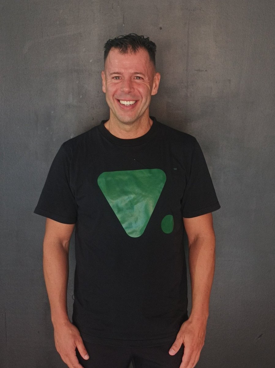 🎊🎊 Felicitamos en plena ola de calor a uno de los jugadores más fogosos del <a href="/PadelMataro/">Padel Indoor Mataro</a> , nuestro amigo y compañero Pedro, que con su zurda, su garra y su buen humor siempre motiva a compañeros y rivales.
Tontacooo🤣,que tengas un gran dia, amigo.🍻🍻