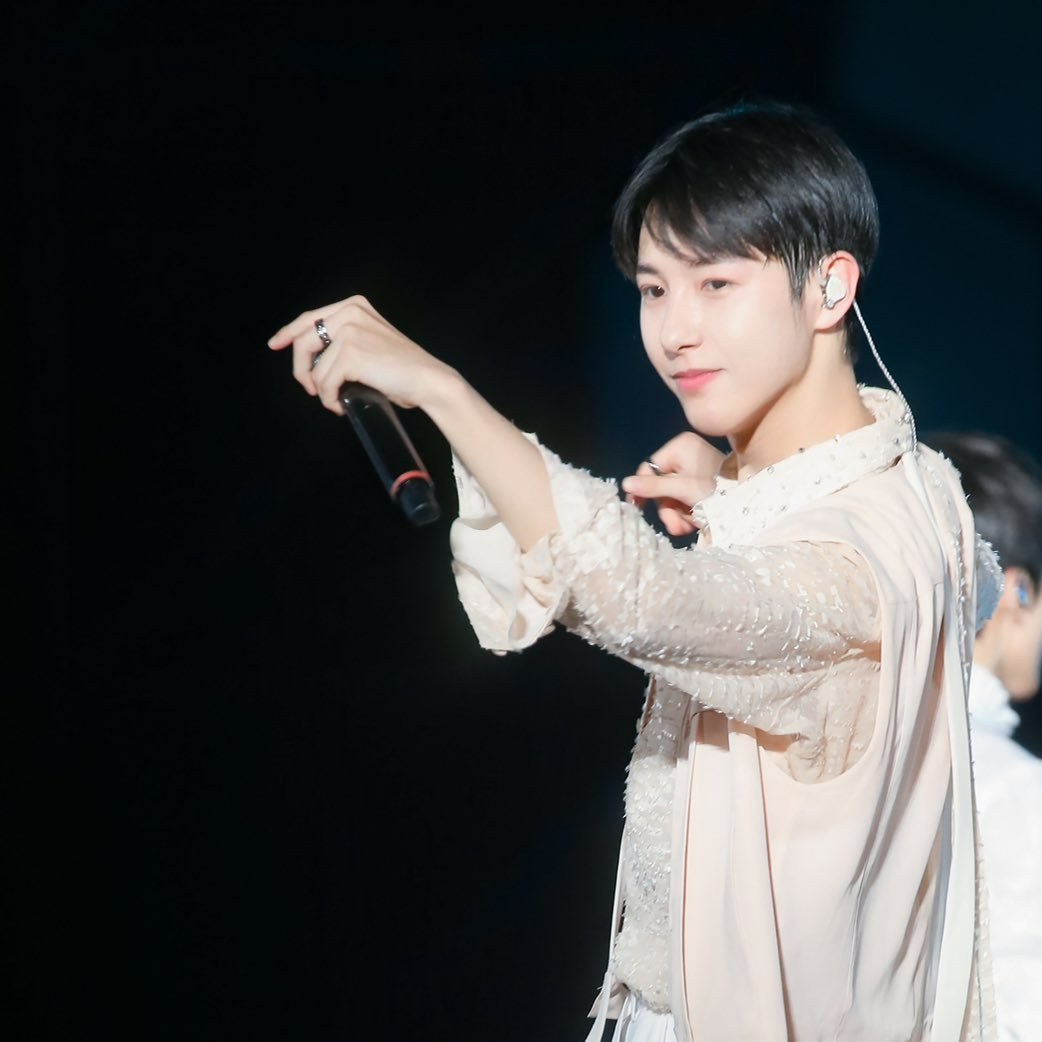 renjuniejunjun's tweet photo. Renjun my superstar 💛⋆☆˖
･ ｡
    ∴｡　
　･ﾟ*｡. 
　　･ *ﾟ
　 ･ ﾟ*
     ･｡     
 ⠀⠀⠀｡･
              °*. ﾟ｡
                      °*.
                      ﾟ*.
                      ｡｡ ･
             ｡ ･ﾟ
       ｡°*.
   ｡*･｡ https://t.co/DwBjhQh9Wg