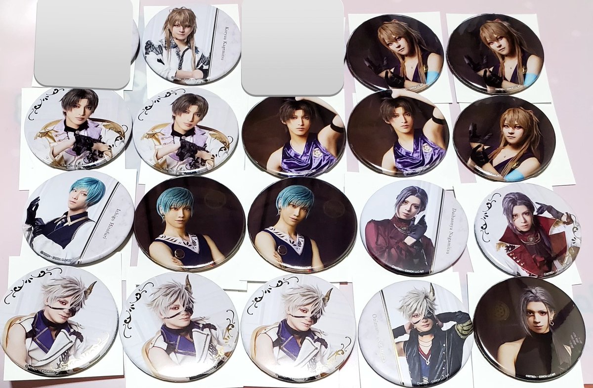 CBLxWKDvyo3QS6H's tweet photo. 【交換譲渡】刀ミュ 刀剣乱舞 花影ゆれる砥水 缶バッジ

譲：画像参照
★長谷部、★小竜、大般若、☆鬼丸、一期

求：
各種 長義ライブ又は戦闘
にごカフェファイル＞コースター
戦闘↔️ライブ可
定価+送料

★の譲渡は☆戦闘＞ライブから1点引取
関西手渡し又は郵送
よろしくお願い致します https://t.co/mPt3gCXh6f