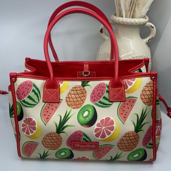 MsGandMe1's tweet photo. So good I had to share! Check out all the items I'm loving on @Poshmarkapp #poshmark #fashion #style #shopmycloset #dooneybourke: https://t.co/C80QRw3FbM https://t.co/39vZTBzLlx