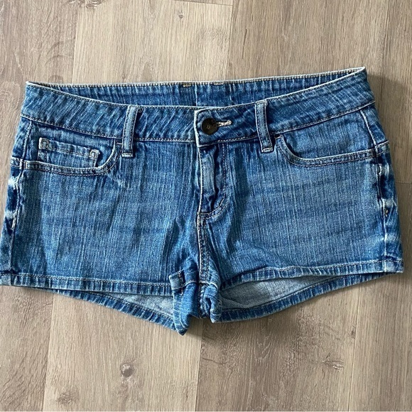 So good I had to share! Check out all the items I'm loving on <a href="/Poshmarkapp/">Poshmark</a> #poshmark #fashion #style #shopmycloset #bullhead: posh.mk/GBFqgV5vtBb