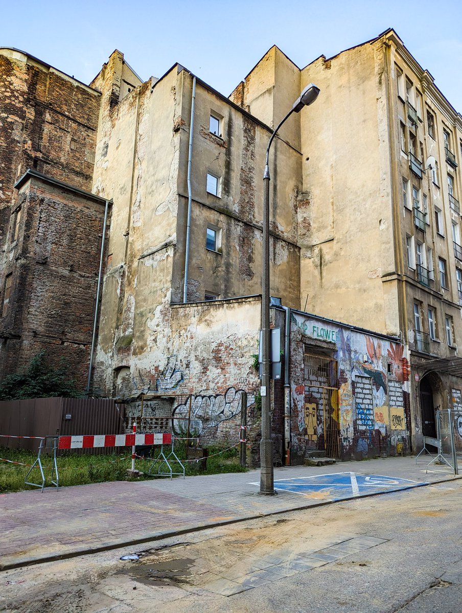 carl_thompson70's tweet photo. Through those windows they've seen it all.

Warsaw https://t.co/T4Skb2x5m6