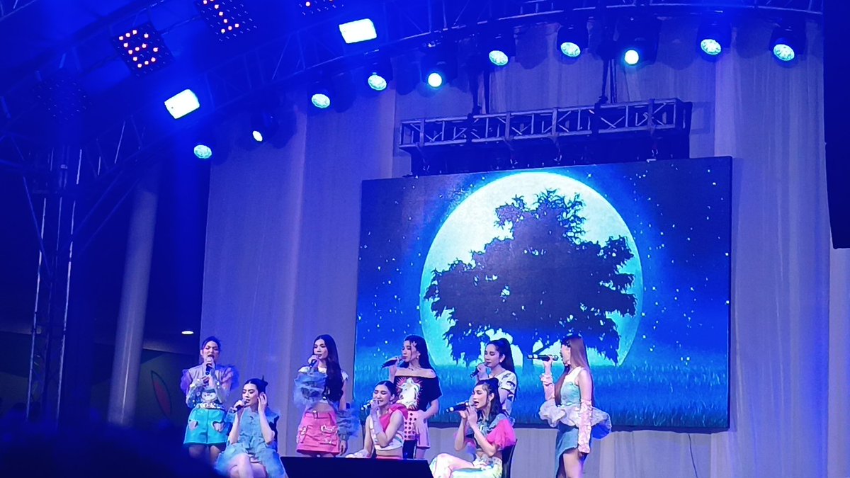 tineeeee22's tweet photo. 1st time ko mag Support Ng PPOP Group At un ang BINI, Super Saya ko na Makita kayo sa Personal at Makita kayo Magperform Ng Live.  Masasabi ko na Isang Ganap na Blooms na ako 🥰 Susuportahan ko kayo Hanggang Dulo 🥰 Mahal Ko Kayo Bini 🌸

#BINI #BINIFEST https://t.co/Z5HurHaNJg