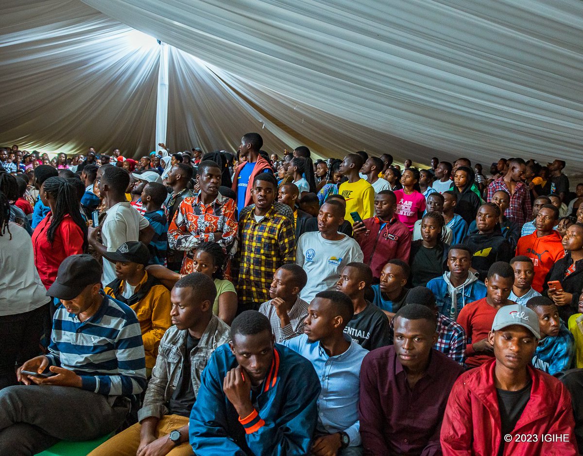 AkayezuJa's tweet photo. Join us in celebrating the incomparable talent of Japhet Mazimpaka as he takes center stage and continues to delight audiences across the country. πβ¨
#JaphetMazimpaka
#ComedyKing
#CampusTour
#MTNRwanda
#YoloNation
#Catchyz https://t.co/bzc2LPGQhb