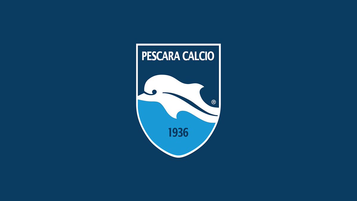 MondoCalcio_it's tweet photo. Roberto Pierno, difensore italiano classe 2001, è ufficialmente un nuovo calciatore del Pescara. Arriva dal Lecce a titolo definitivo ed ha firmato un contratto fino al 30 giugno 2026. #Calciomercato #Pierno #Lecce https://t.co/cUZsB9HH0f