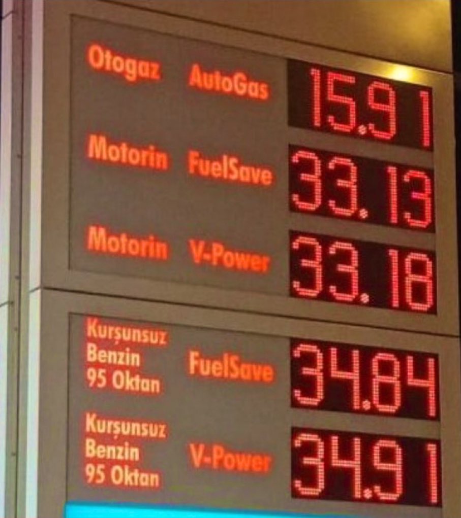 ay_moon_ay's tweet photo. Seçimden önce Gabar'da petrol, Karadeniz'de doğalgaz yalanına inananlar, seçimden sonra bütün dünyada petrol fiyatları düşerken, Türkiye'de artan benzin fiyatlarını dış güçlerin yaptığına da inanır.

#KontakKapat https://t.co/cKmkrN3Tx2