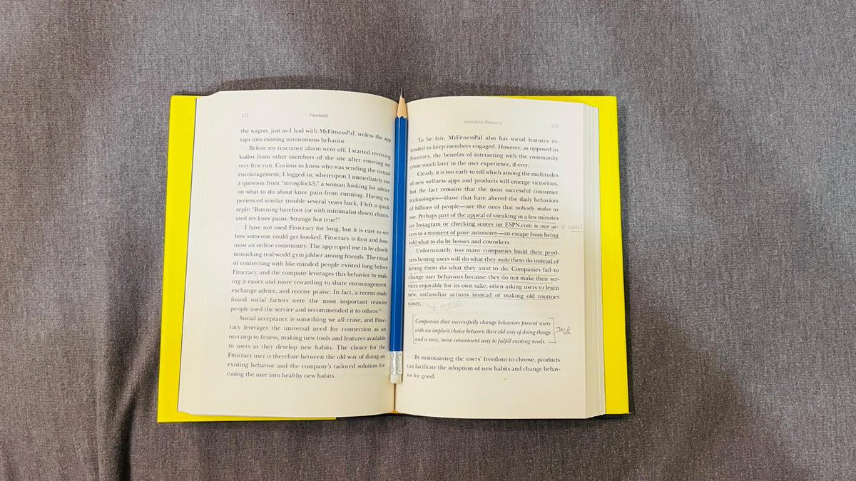 AnshMehraaa's tweet image. came across a very powerful UX Law from “Hooked” by Nir Eyal.
“Companies that successfully change behaviors, present users
with a choice between their old way of doing things
and a new, more convenient way to fulfill existing needs”