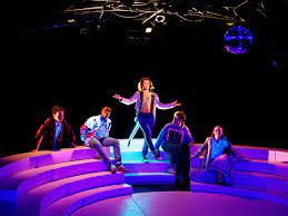 Personne n'est ensemble sauf moi <a href="/11_avignon/">11Avignon</a>  : une bouleversante interrogation de la normalité - Mon billet bouleversé par ce spectacle hors normes. Coup de coeur, GO! #OFF23
etoffedessonges.com/2023/07/person…