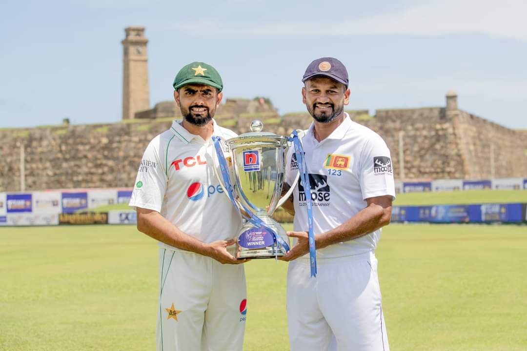 Pklovers11's tweet photo. Captains unveil the Test series trophy 🇵🇰🇱🇰🏆

The first match begins Today in Galle 🏏

#SLvPAK #فتنے_کا_اقبال_جرم https://t.co/DVVLsOdyk3