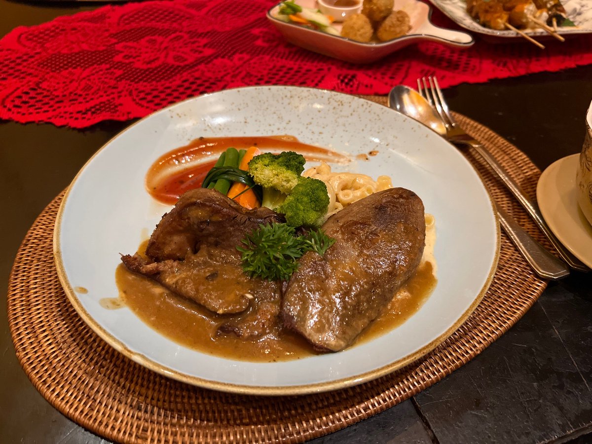 I'm at Dapur Babah élite - <a href="/tuguhotels/">Tugu Hotels</a> in Jakarta Pusat, DKI Jakarta swarmapp.com/c/2VIp5CYRkwl