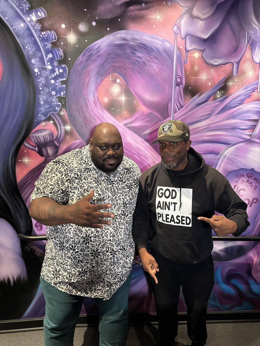 Nasara_Gargonnu's tweet photo. Wrapping up this LONG Saturday with some laughs courtesy of @FaizonLove aka #BigWorm! 😂 😆 😝 
#Comedy #FaizonLove #MicDropComedy https://t.co/a5Frusfdu6
