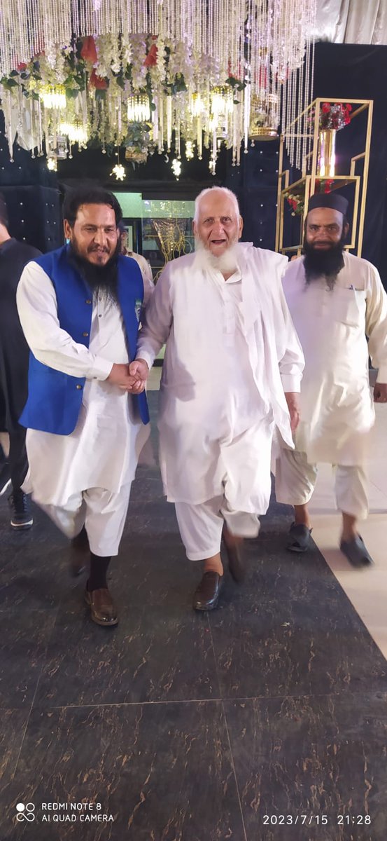 RanaAsifPP152's tweet image. پی پی 152 کے صدر اسلم مغل صاحب کی بیٹی کے نکاح کے موقعہ پر رانا آصف امیدوار پی پی 152 نے مھمانوں کو ویلکم بھی کیا اللہ تعالیٰ اس نکاح کے عمل کو دونوں خاندانوں کیلے باعث رحمت بنادے آمین
#PP152 
#pp152candidate 
#PMML 
#marriage 
#ceremony 
#daughter 
#presidentPP152