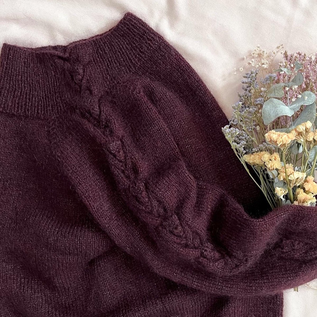 miku_knitting's tweet photo. Test-knitしていたBotanique Sweater 完成しています✨そして昨日Ayano TanakaさんのRavelry よりパターンがリリースされました💓早く着たくて秋冬が待ち遠しいです😍 https://t.co/AFRz2fvxZt