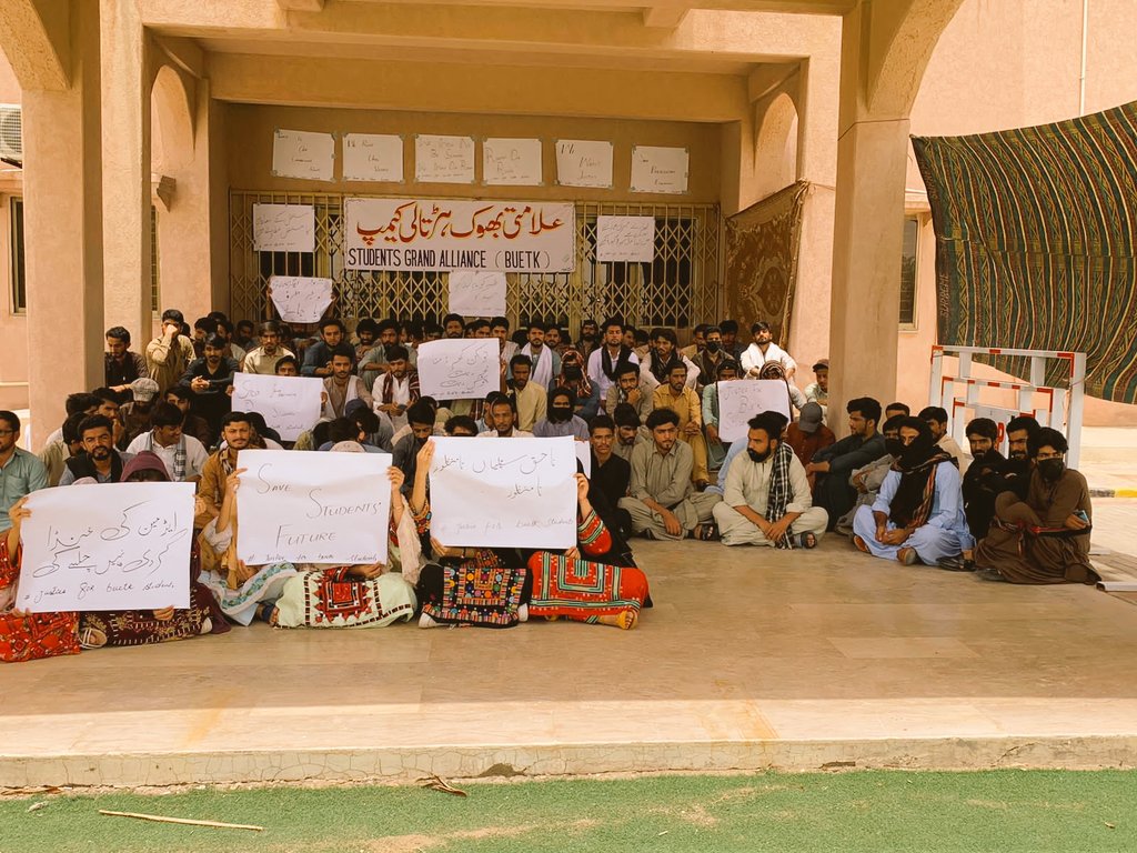 SaadBugti's tweet photo. رسول اللہ ﷺ نے فرمایا: ”جس شخص نے کسی مسلمان کو نقصان پہنچایا، اللہ اسے نقصان پہنچائے گا اور جس شخص نے کسی مسلمان کو مشقت میں ڈالا، اللہ اسے مشقت میں مبتلا کرے گا“
#StopHarassingBUETKStudents
#JusticeForBUETKStudents https://t.co/zC4UDmwCjL