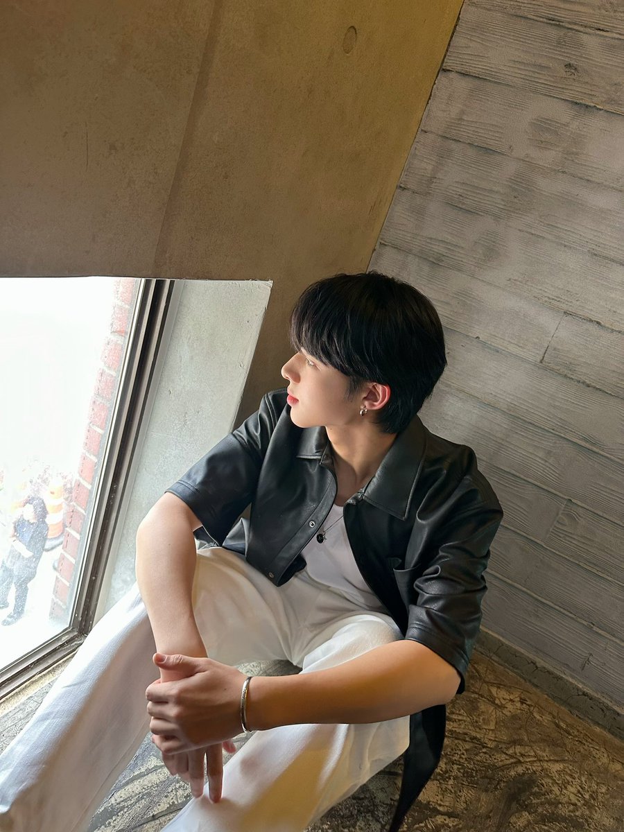 CwrNew's tweet photo. อาจยังไม่ใช่ที่รัก แค่ฉันได้รักก่อน 🩶 https://t.co/3YLm3K8q0g