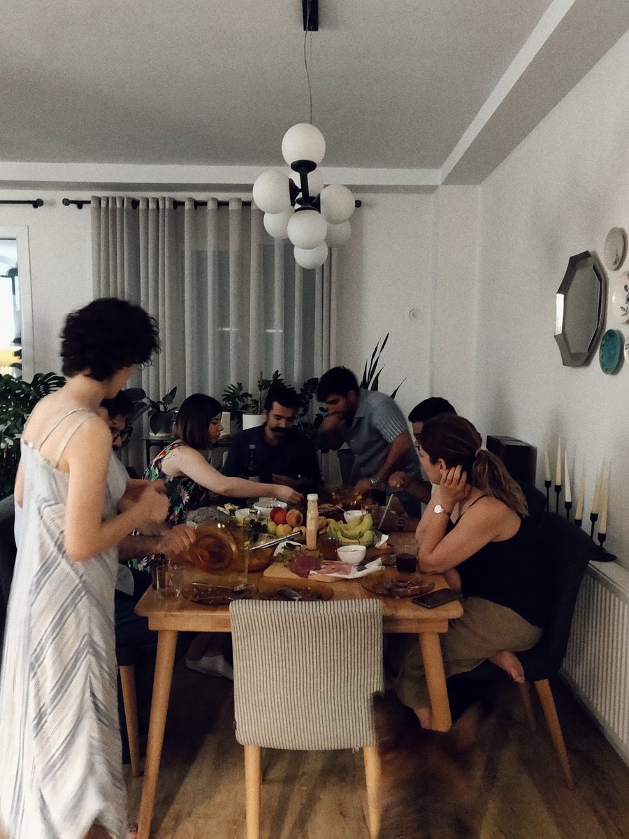 thisisvidili's tweet photo. از دیشب یه سری عکس، دوستی و هنگ‌اوری جامونده. https://t.co/yQ7nb3Cx7v