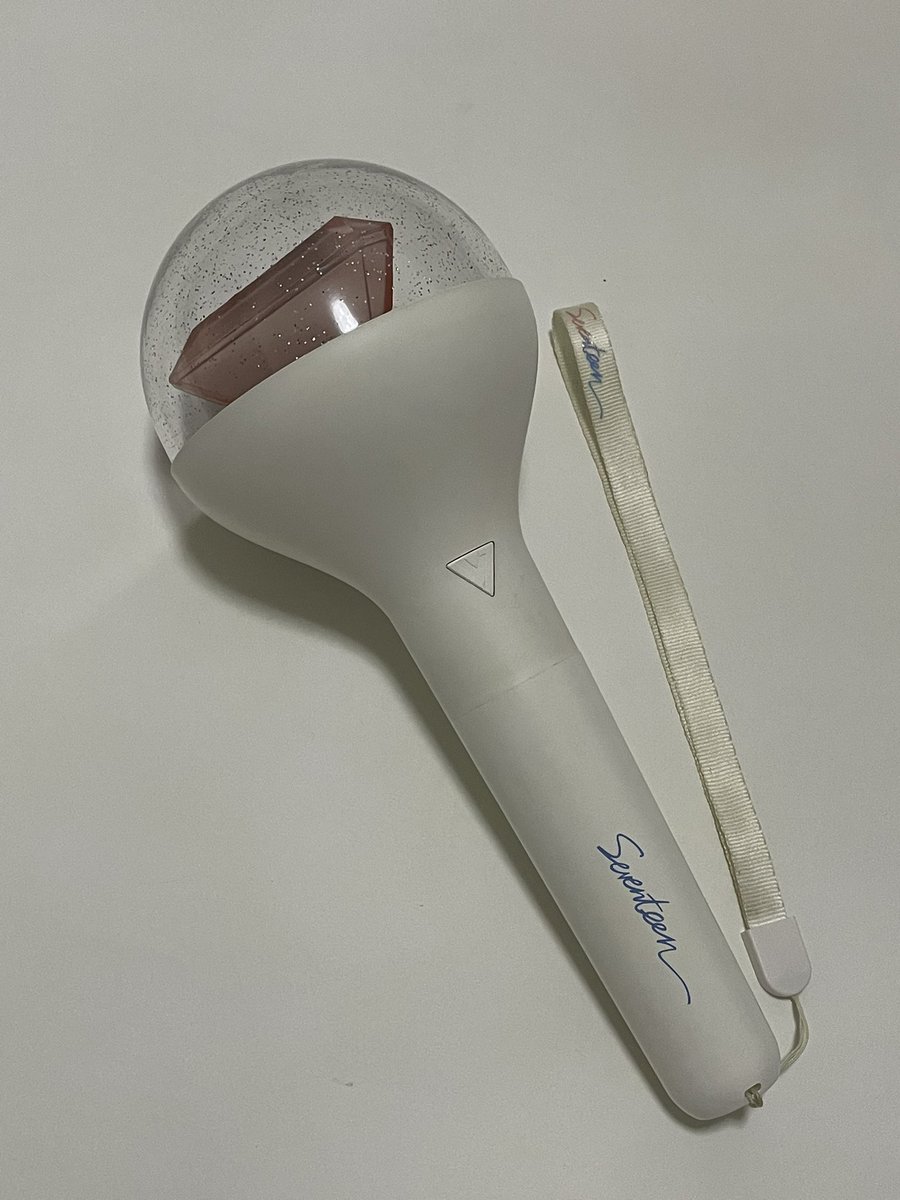 bomuhaul's tweet photo. wts lfb svt seventeen ph

preloved original v1 carat bong
Php1700

rcbyt https://t.co/KzxOwWYMU0
dop: 3 days / prio payo
dm for inquiries

t. ver version one lightstick light stick https://t.co/mij8pVgVY7