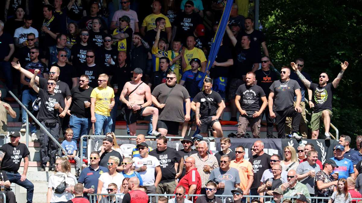 ArneMuhl's tweet photo. Die stets netten und höflichen Herrschaften aus Düsternort 😇❤️😘
#BlockH
#SVAtlasDelmenhorst https://t.co/v6zACm2CDC