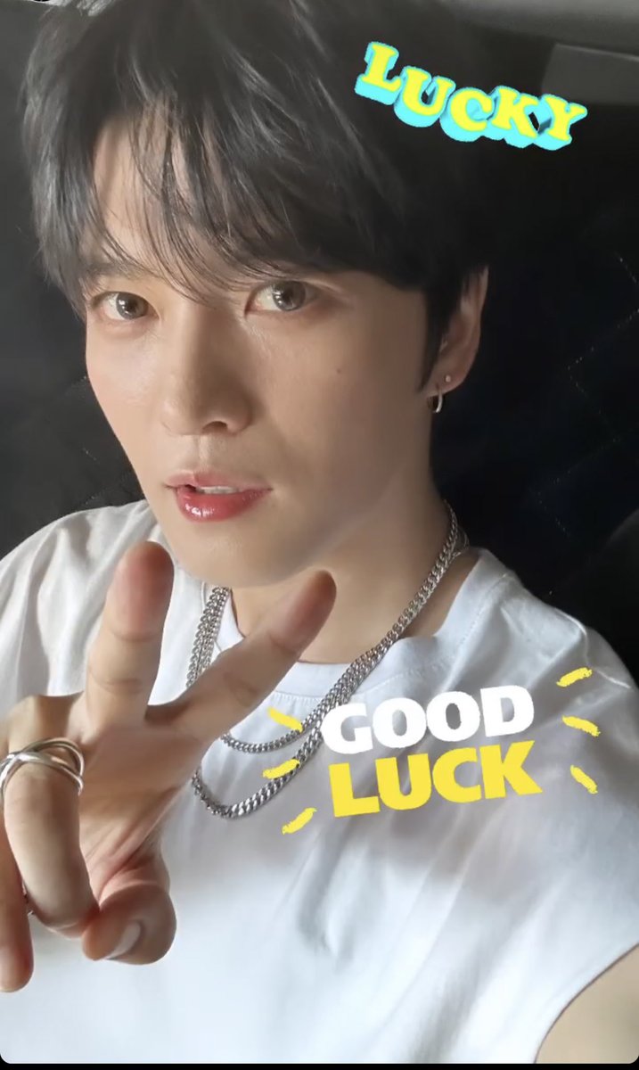 k__jeju's tweet photo. 暑いからリハで粉雪うたってくれるジェジュンかわいすぎんか🤣
 #LuckyFes
 #ジェジュン
 #JｰJUN https://t.co/L6lfaO62Xc