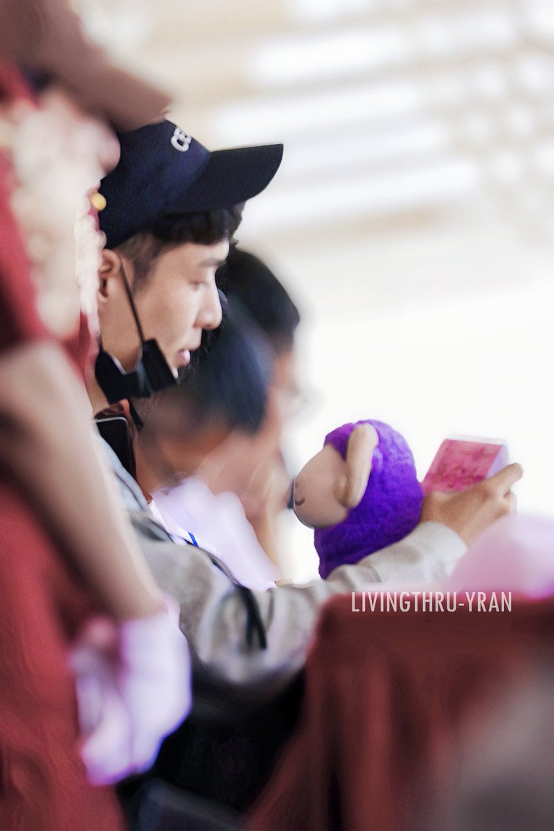 XingTweetTRANS's tweet photo. 230716 Yili Tianma Intl tourism festival

A fan has prepared a purple sheep as gift for Yixing 🥺
#LayZhang @layzhang
Cr: LIVINGTHRU_YRAN https://t.co/hZpXSvpklX