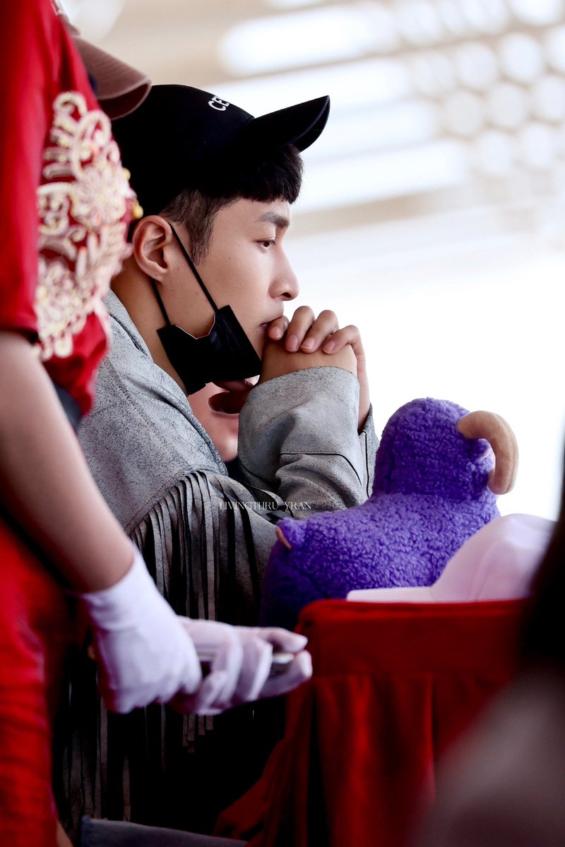 XingTweetTRANS's tweet photo. 230716 Yili Tianma Intl tourism festival

A fan has prepared a purple sheep as gift for Yixing 🥺
#LayZhang @layzhang
Cr: LIVINGTHRU_YRAN https://t.co/hZpXSvpklX
