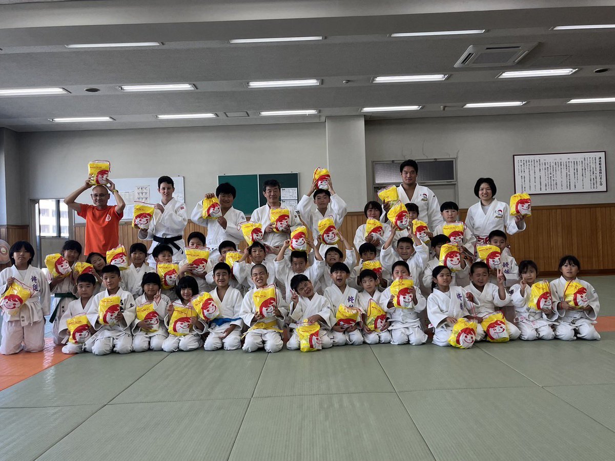 ajjf_judo's tweet photo. 講道館にて、初心者向け柔道教室を開催しました！🔰🥋
オリンピックメダリストによる実技指導も行い、貴重な経験になりました✨
#羽賀龍之介 先生
#中村美里 先生
#佐藤善人 先生
#向井幹博 先生
#マーヤ・ソリドワール 先生
ありがとうございました！
#柔道 #ACP #アクティブチャイルドプログラム https://t.co/DfmQvFKQl7