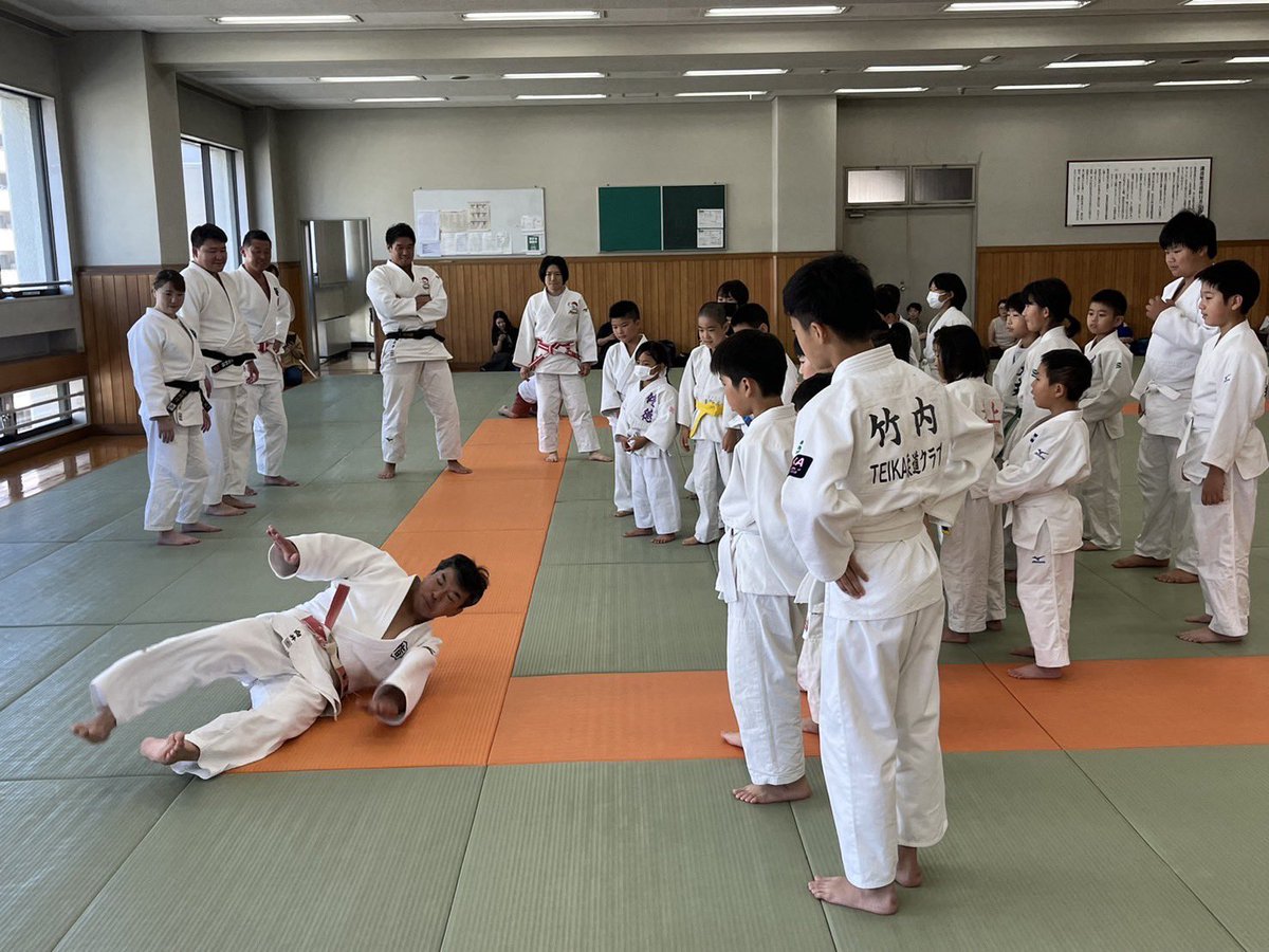 ajjf_judo's tweet photo. 講道館にて、初心者向け柔道教室を開催しました！🔰🥋
オリンピックメダリストによる実技指導も行い、貴重な経験になりました✨
#羽賀龍之介 先生
#中村美里 先生
#佐藤善人 先生
#向井幹博 先生
#マーヤ・ソリドワール 先生
ありがとうございました！
#柔道 #ACP #アクティブチャイルドプログラム https://t.co/DfmQvFKQl7