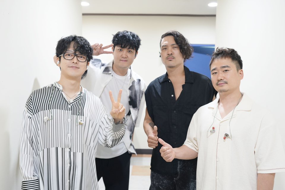 열렬한 환호를 보내주신 덕분에 저희도 더욱 신나게 즐기다 올 수 있었습니다🤘 늘 감사한 우리 팬분들과 이천 시민분들께 감사드립니다 ❤︎

#국카스텐
#하현우
#전규호
#이정길
#김기범
#yourlove
#mylove
#theloveofallofus
#guckkasten
#2023설봉산별빛축제