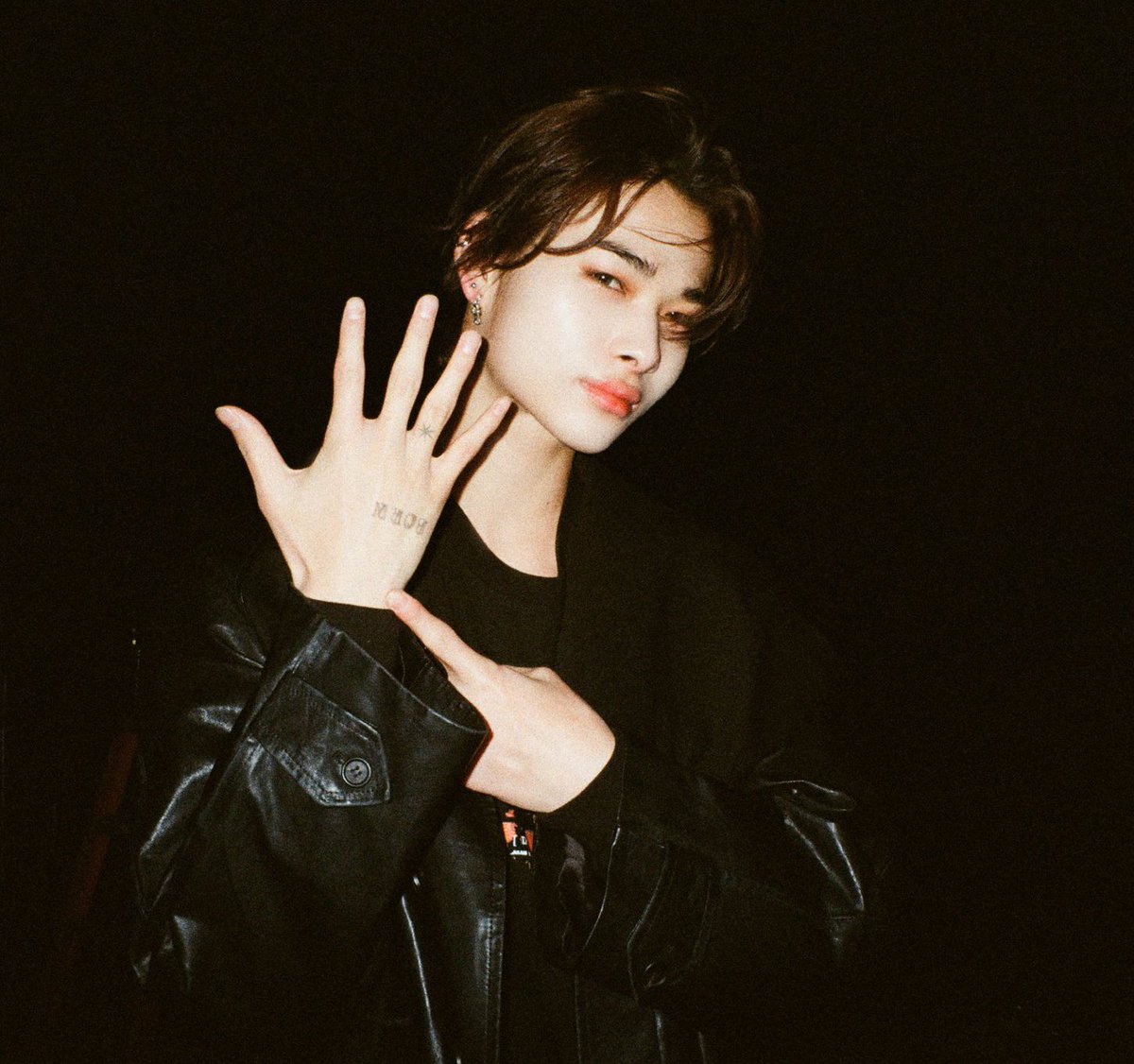 달 tweet media