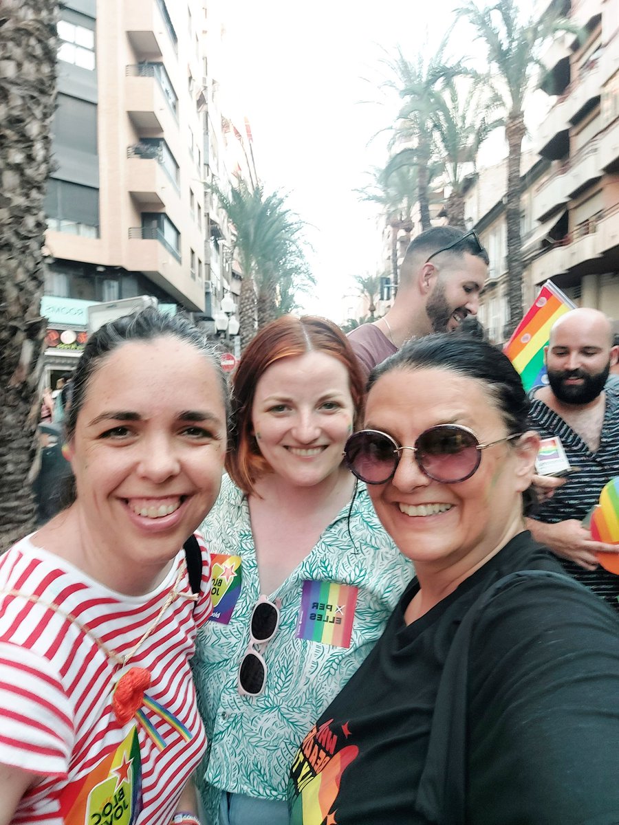 LuisaNotario's tweet image. 🏳️‍🌈🏳️‍⚧️Alacant ha plenat els seus carrers de diversitat en la manifestació de l&apos;#OrgullAlacant 

Que ens deixen en pau, a nosaltres, les nostres famílies. Els nostres drets no són moneda de canvi.
