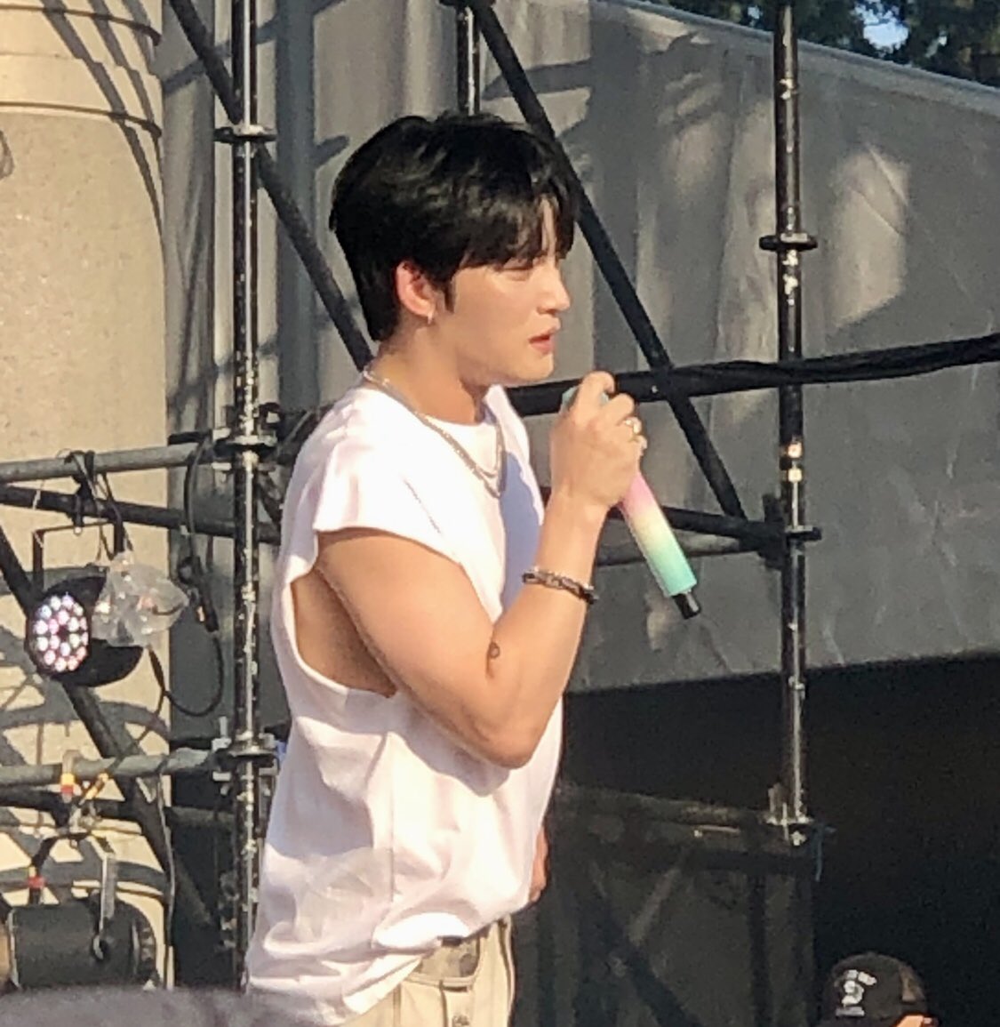 OtakiJun's tweet photo. 暑さでパソコンも
おかしくなってしまう

具合の悪い人がいて
心配で声かける優しいジェジュン

#ジェジュン
#J_JUN
#ラッキーフェス 
#LuckyFes2023 https://t.co/aRUIZctnkt
