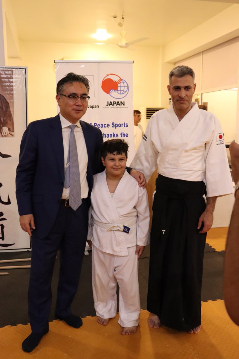 Don’t you want to learn “Aikido” in Iraq? Aikido is a modern Japanese martial art with a focus on ultimate self-defense by turning  others’ forces into one’s own weapon. It is the way of harmonious spirit. Today I played Aikido with an Iraqi boy called Aws on the occasion of our… https://t.co/tYkYG4HDMO https://t.co/WwbCAqDr2B