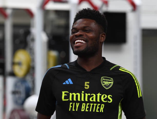 Hojay_Sax's tweet image. 🚨 NEW: Al Ahli &amp;amp; Al Khaleej are still battling it out for the signature of Thomas Partey. The #Arsenal midfielder is believed to now want the move if the interested clubs can agree on a fee with #AFC. The London club holding out for £35-40m. 🇬🇭 #TransferTalks #Transfers