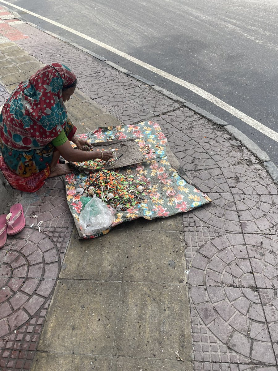 NirupamAich's tweet image. #BangladeshChronicles

Walked for 1.5 hours this afternoon. Three things happened. 

Within a minute walking distance from my parents’ apartment, I saw this. A lady was sorting through debris to find #plastic fragments, &amp;amp; keep them in a bag. This will make her earning for today.