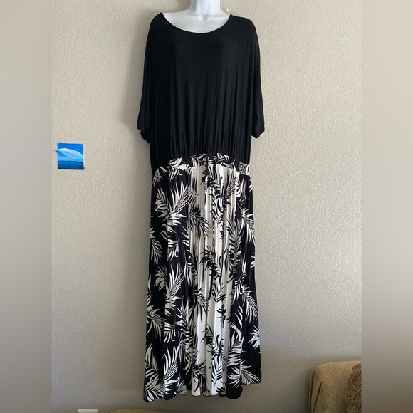 FashionB00's tweet photo. So good I had to share! Check out all the items I'm loving on @Poshmarkapp #poshmark #fashion #style #shopmycloset #suzannebetro #melissakay #londonfog: https://t.co/yHcL16c2tG https://t.co/huuuezq23r